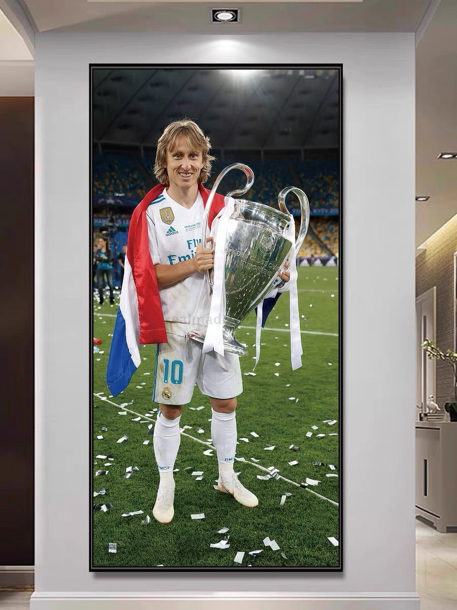 Luka Modric Real Madrid - Vertical 1:2 WallArt - Crystal Porcelain Painting - Aluminum Frame